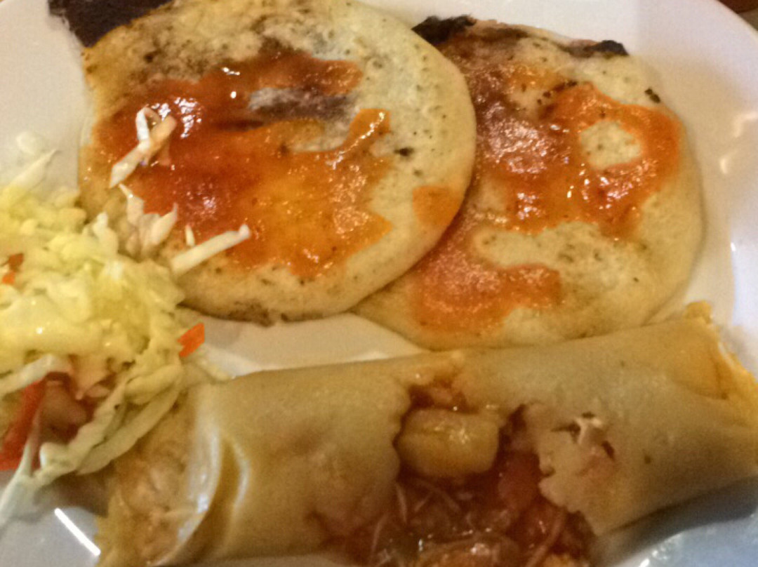 Pupuseria El Guanaco