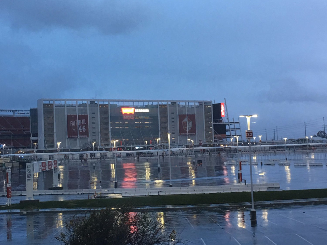 希尔顿圣克拉拉酒店主图