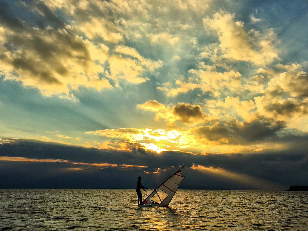 Bewindsurfer Windsurfing School-Voula必去景点