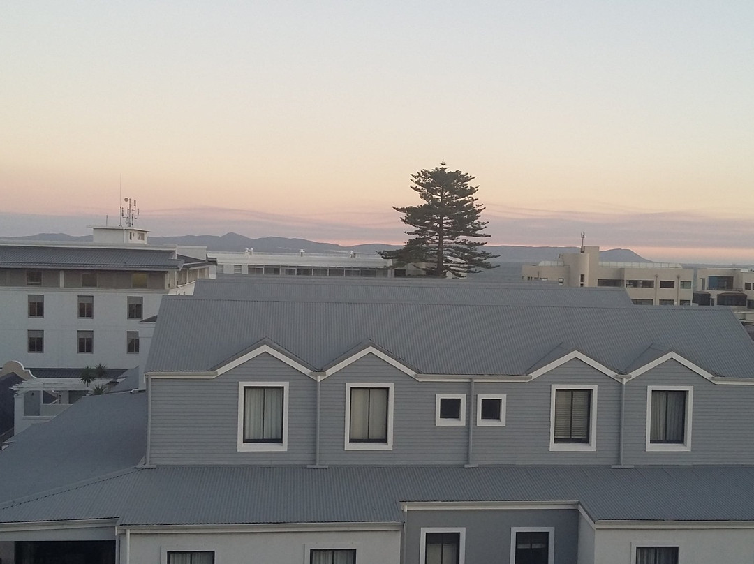 Whale Coast All Suite Hotel主图