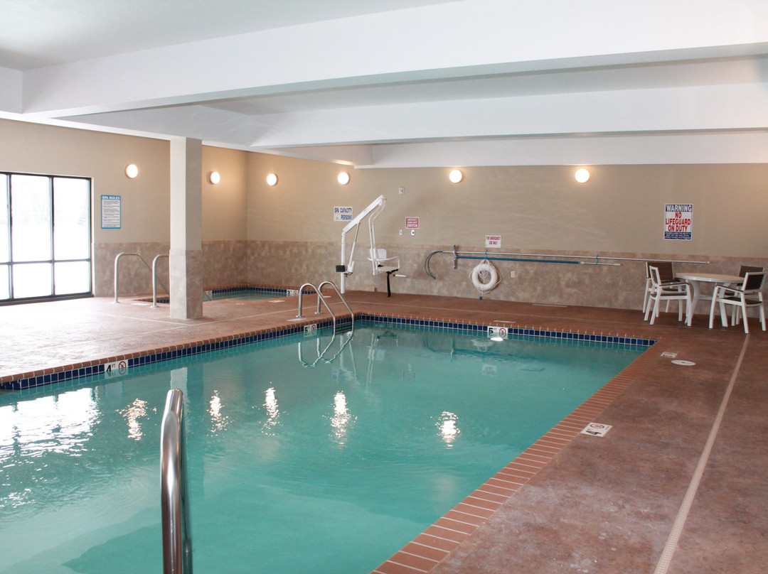 Brookstone Lodge & Suites主图