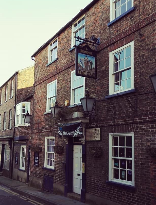 三个桶匠酒店主图