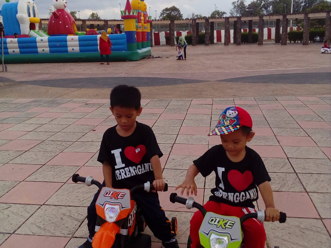 Stadium Tertutup Gong Badak