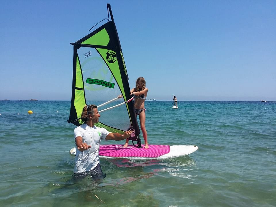Ascanio Surf School景点图片