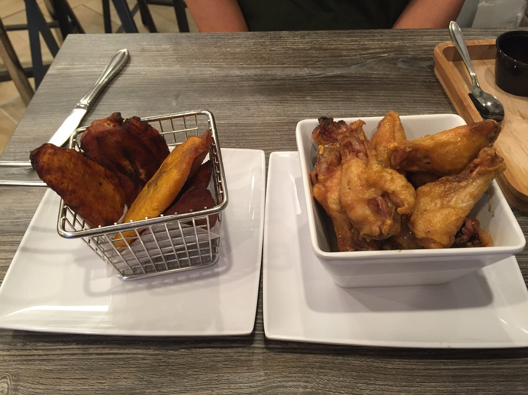 弗雷明汉餐馆和美食-Nzuko Restaurant