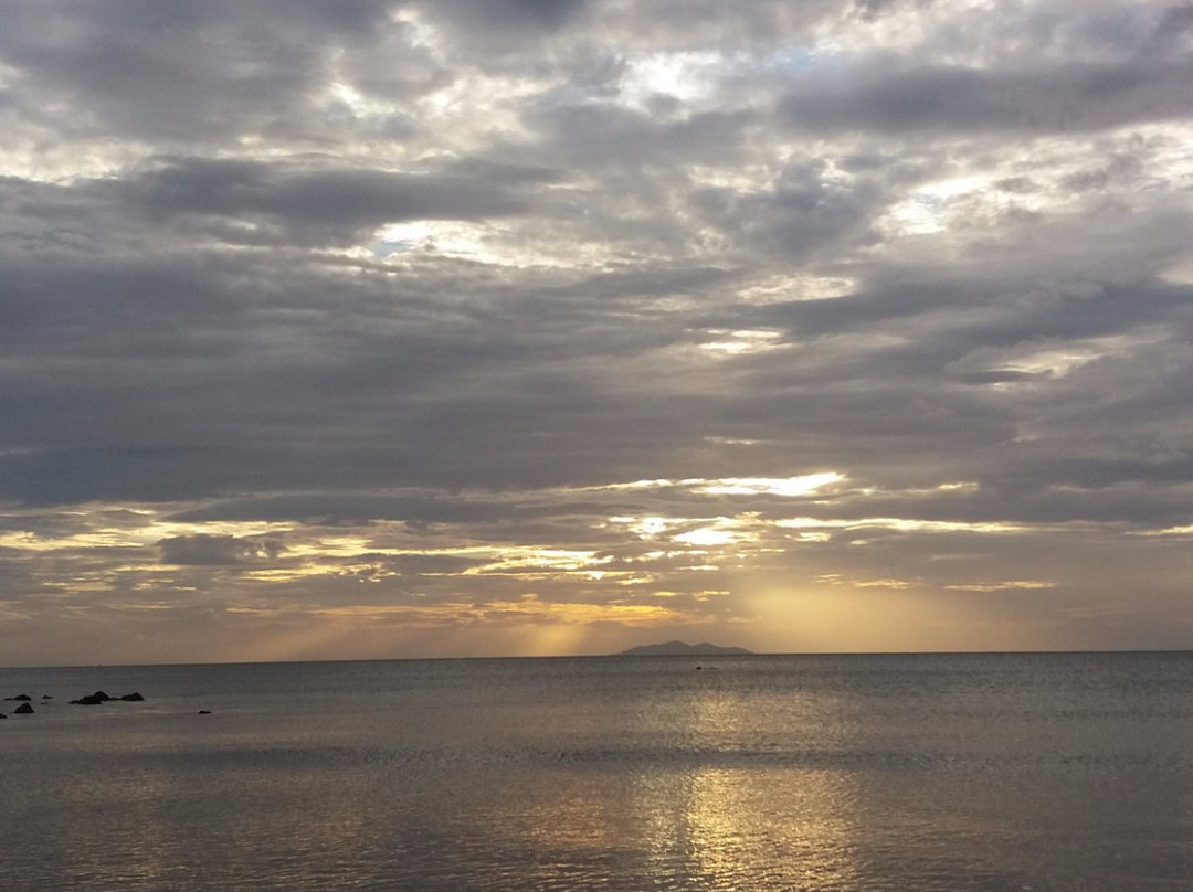 Natipunan Beach景点图片
