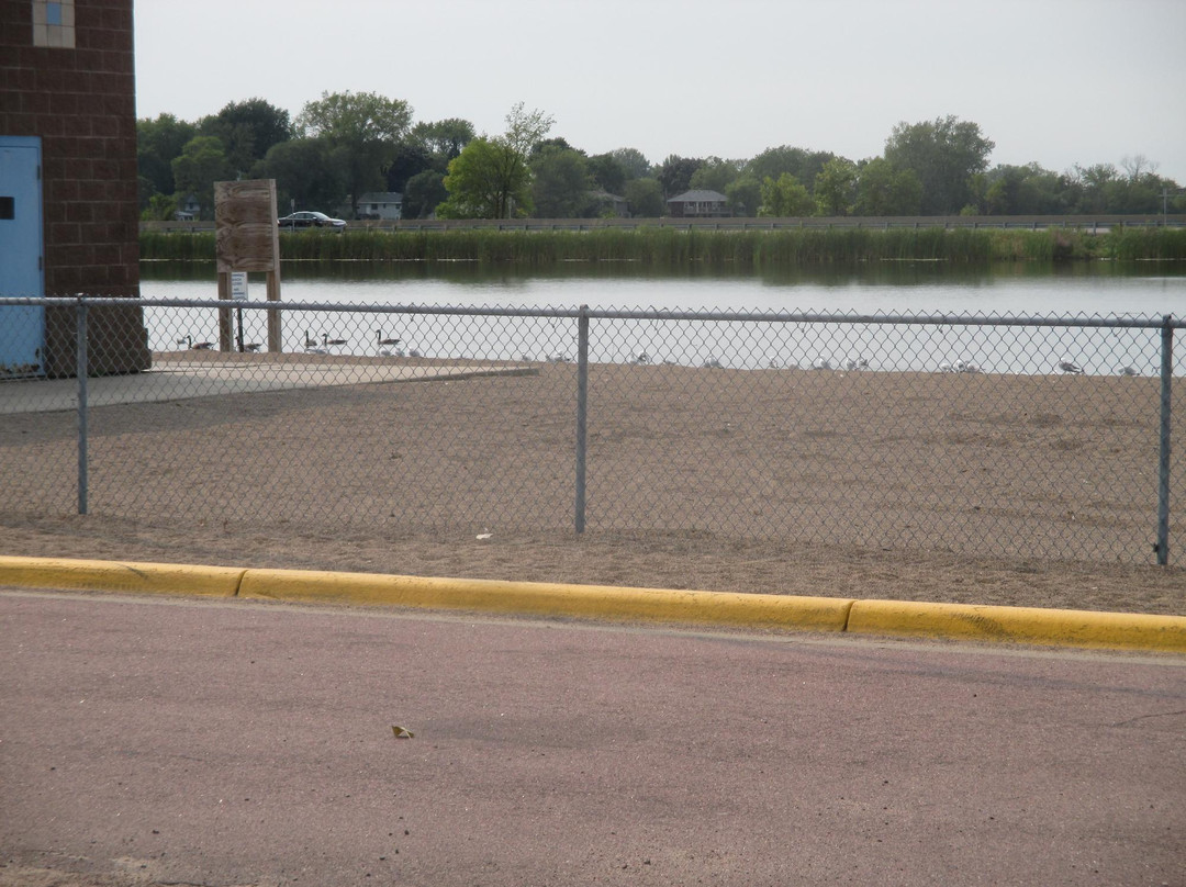 Moore Lake Park and Beach景点图片