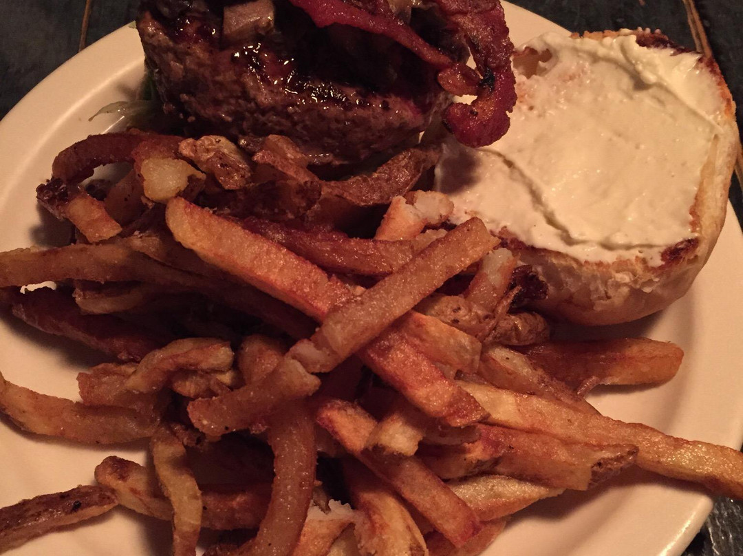 Shorts Burger & Shine