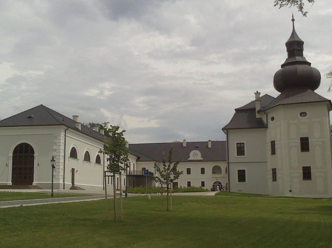 Chateau Appony Library-Oponice必去景点