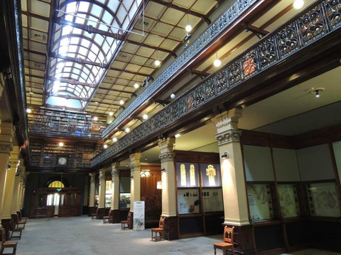 Yella Umbrella Walking Tours-阿德莱德必去景点