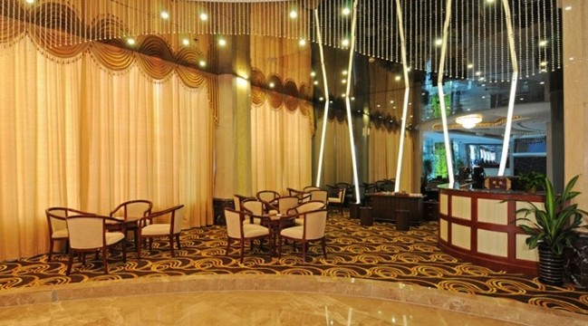 宝隆金富门酒店-客卧