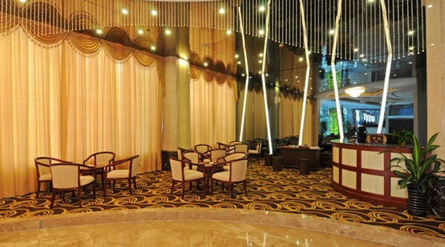 宝隆金富门酒店主图