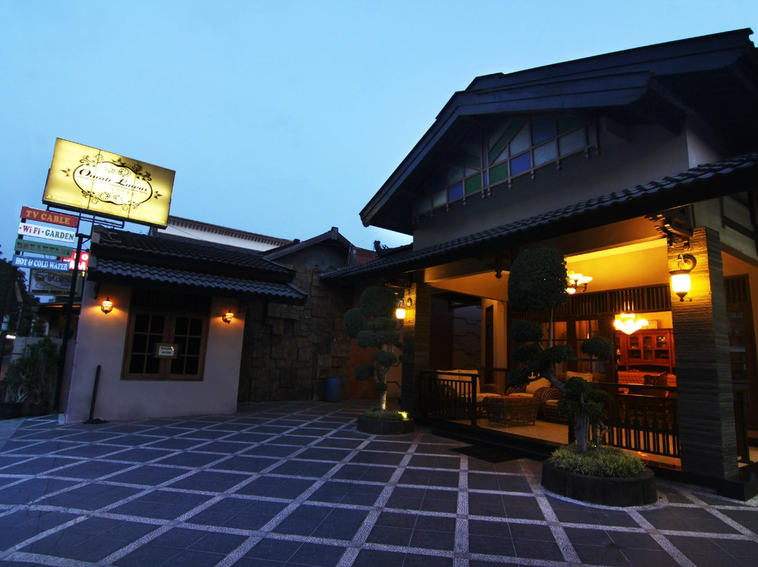 Brontokusuman酒店住宿-奥马拉瓦斯寄宿家庭