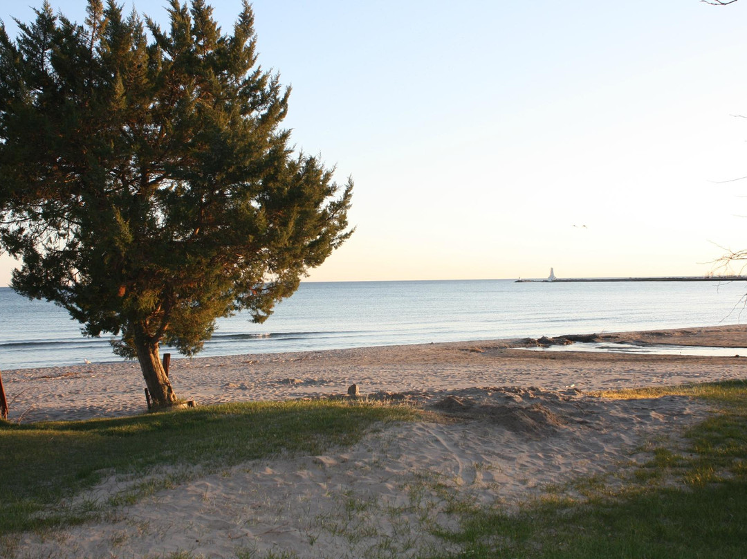 Breakers on the Lake主图