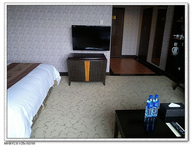 雄飞假日酒店主图