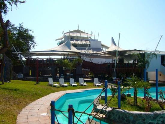 Villa de Alvarez酒店住宿-Montroi Hotel & Fitness