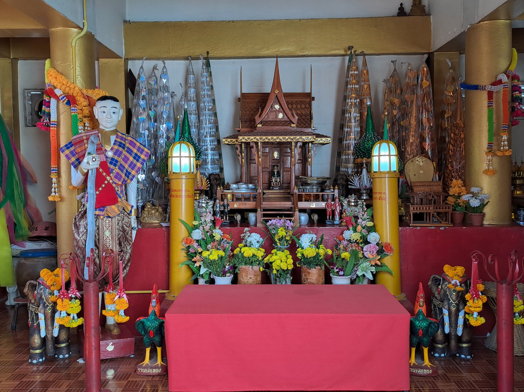 Chao Pho Chao Fa Mung Mueang Shrine景点图片