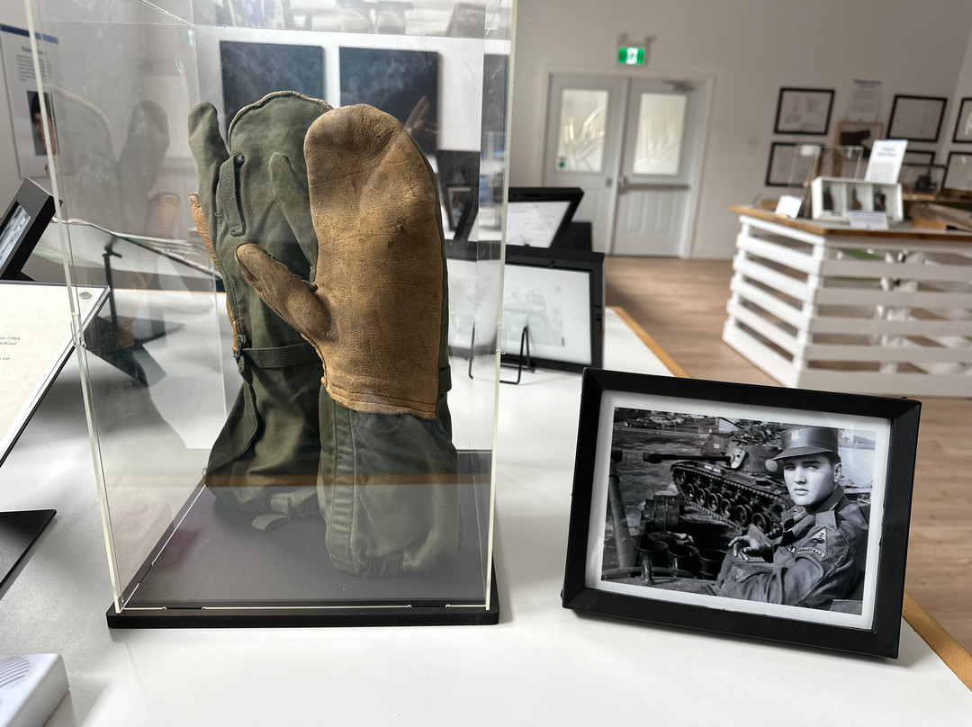 The Canadian Glove Museum景点图片