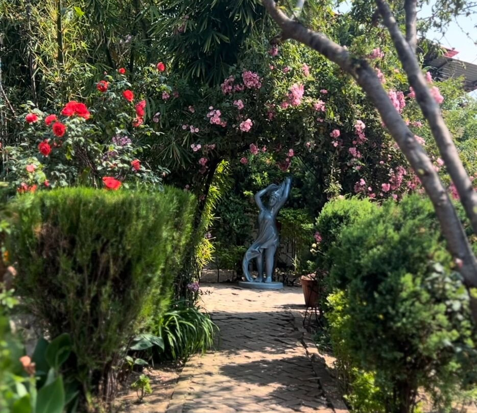 The Village Retreat主图