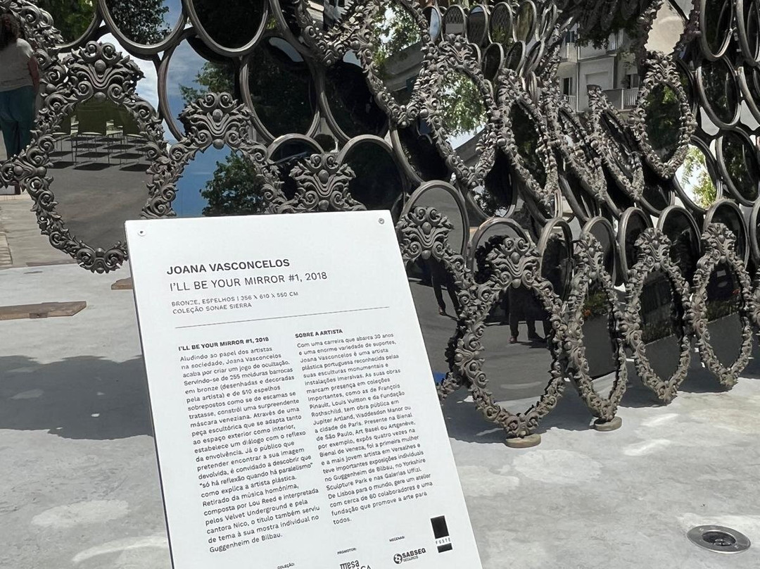 Escultura I'll Be Your Mirror #1, 2018 de Joana Vasconcelos景点图片