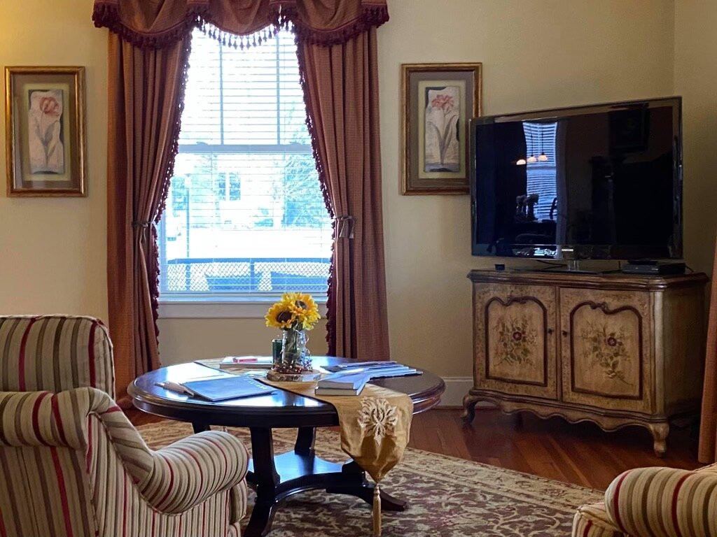 The Grand Lux Inn主图