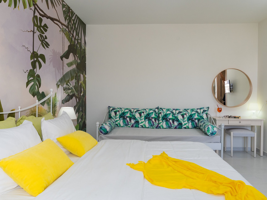 Angela Studios Apartments主图