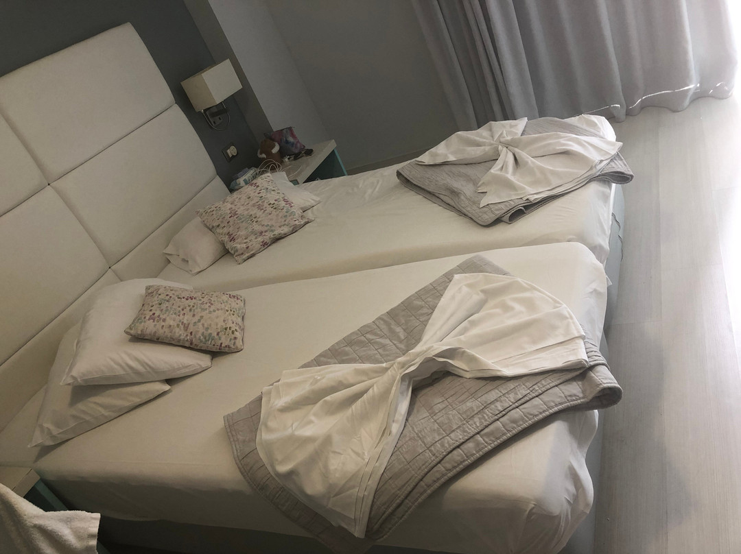 Sunrise Village Hotel主图