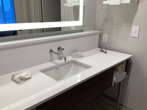 罗切斯特市中心的欢朋客房和套房主图