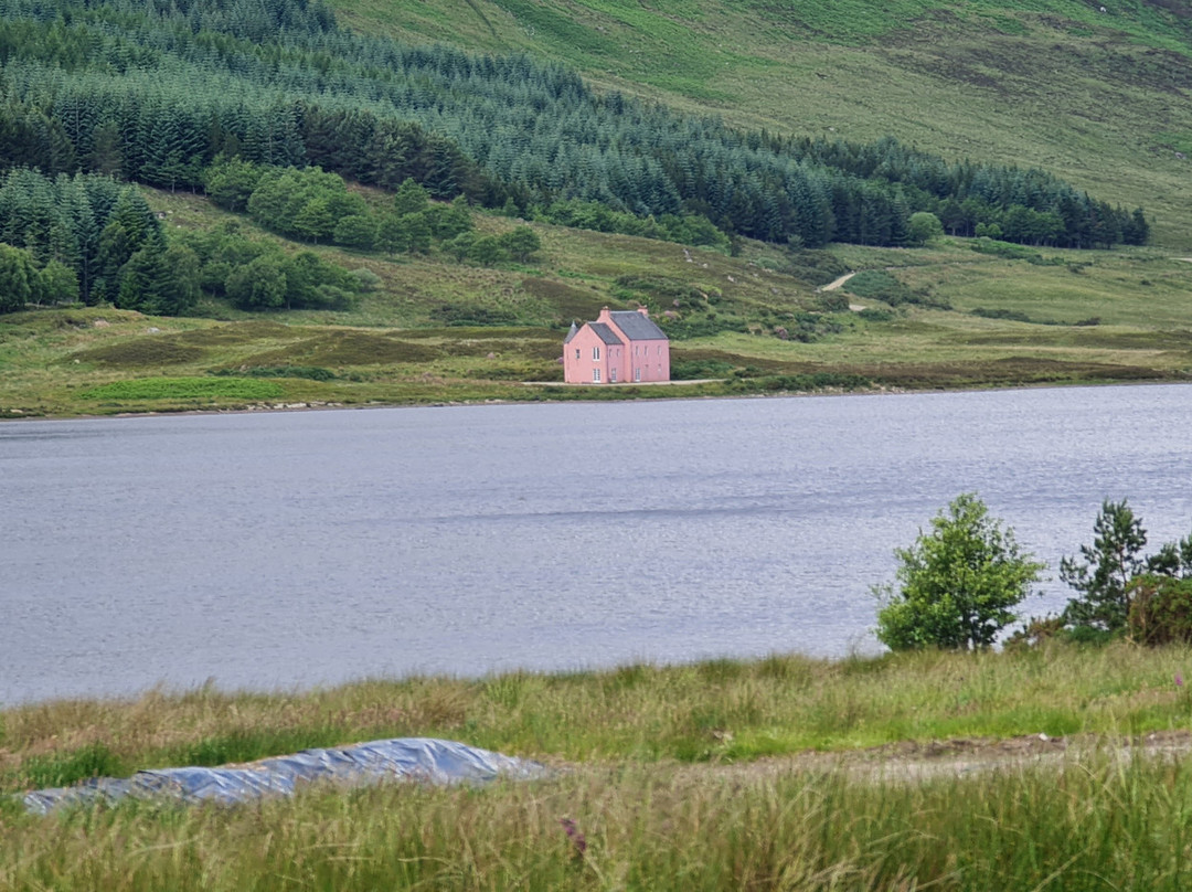 Loch Glass Pink House景点图片