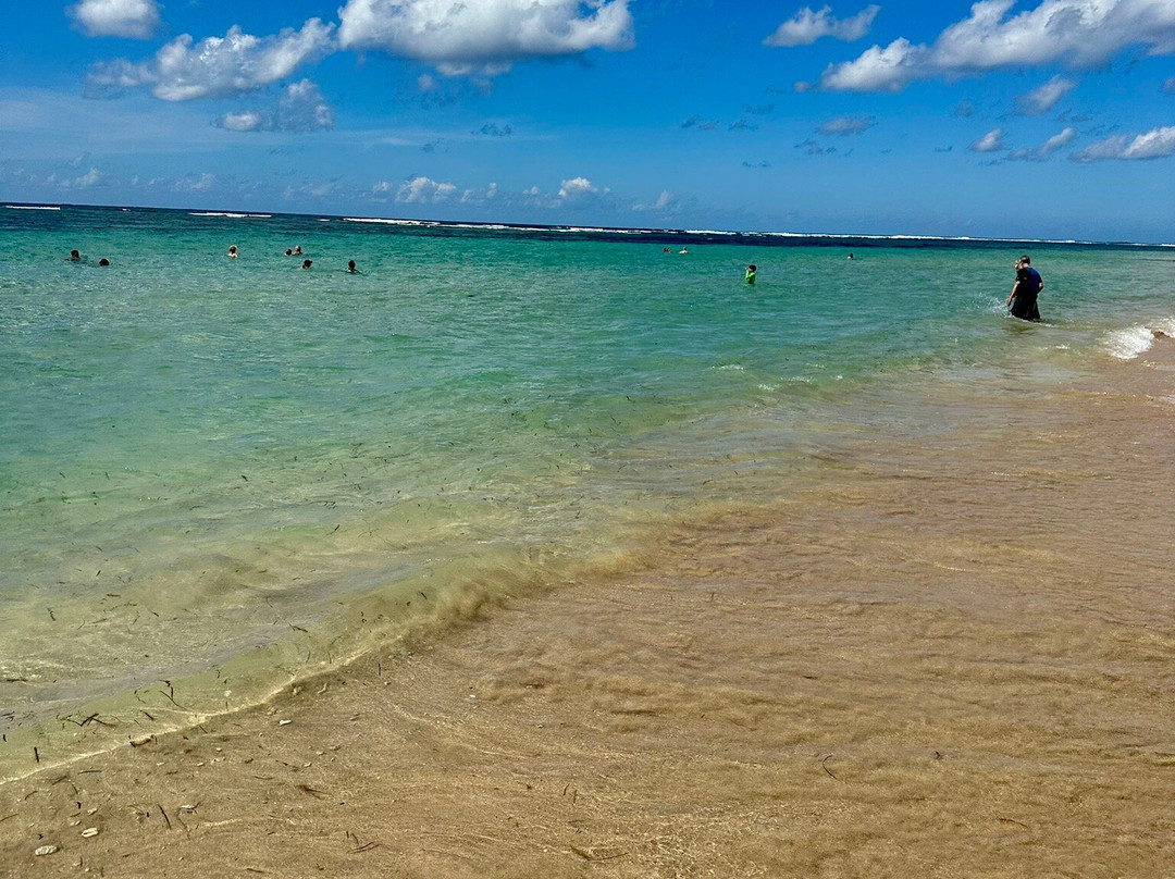 Mengiat Beach景点图片