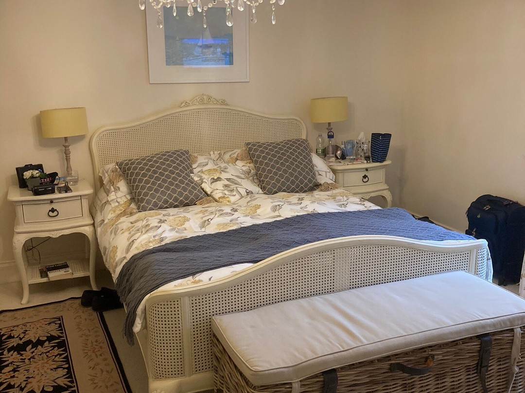 Caroe Farmhouse主图