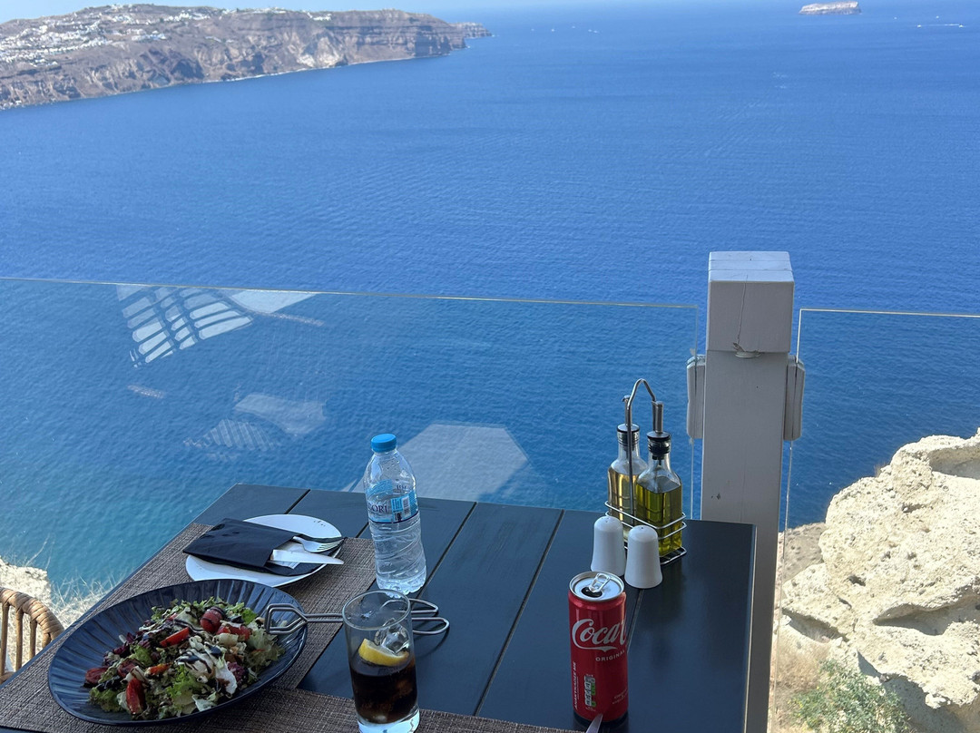 亚特里密套房酒店主图