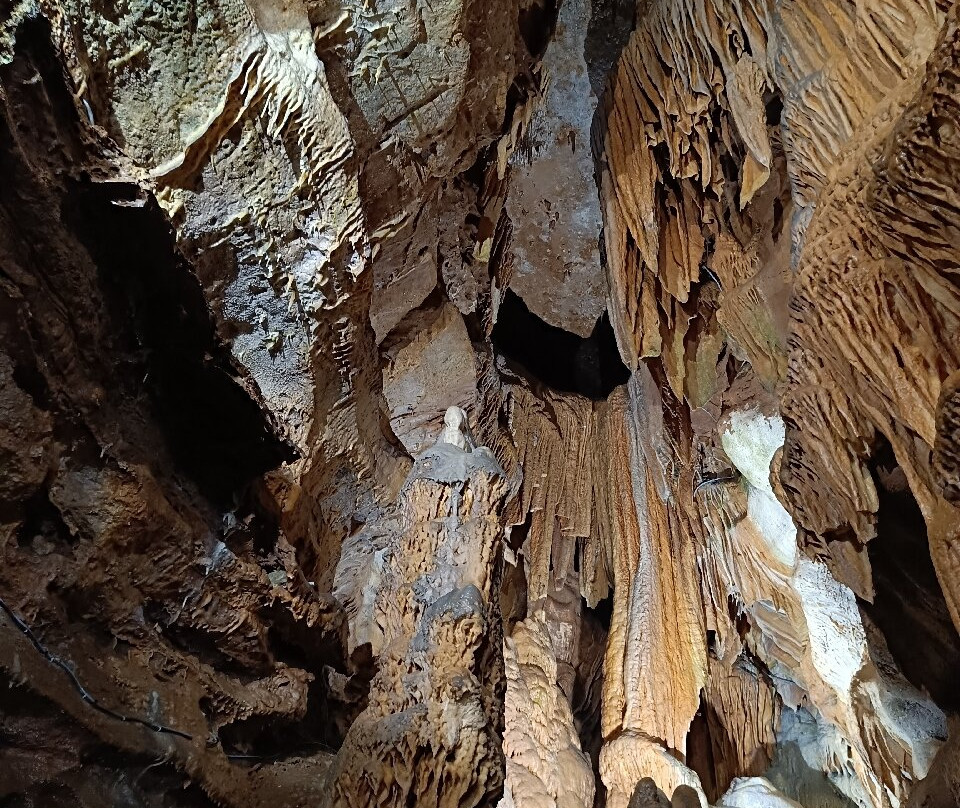 Les Grottes de Presque-Saint-Medard-de-Presque必去景点