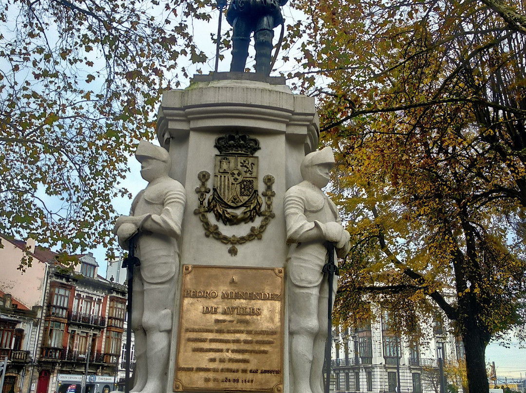 Escultura «pedro Menéndez De Avilés»-阿维莱斯必去景点