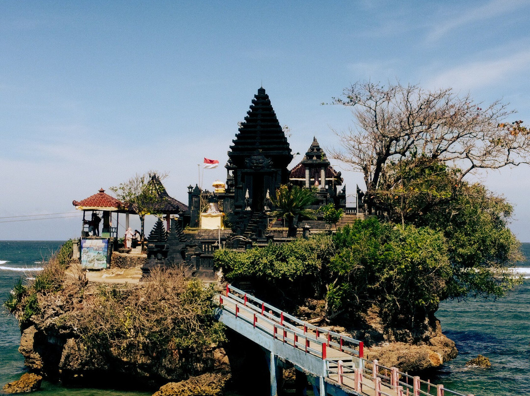 Pantai Balekambang景点图片
