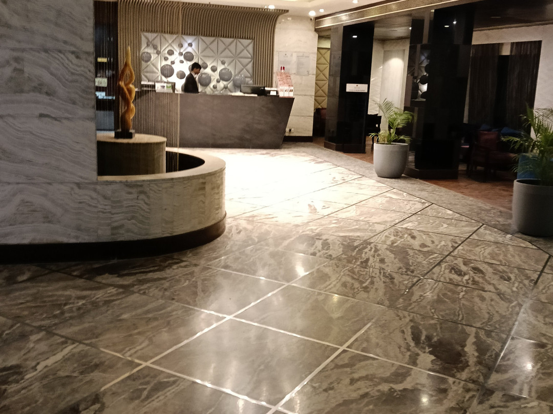 苏拉特洛兹广场酒店、主图