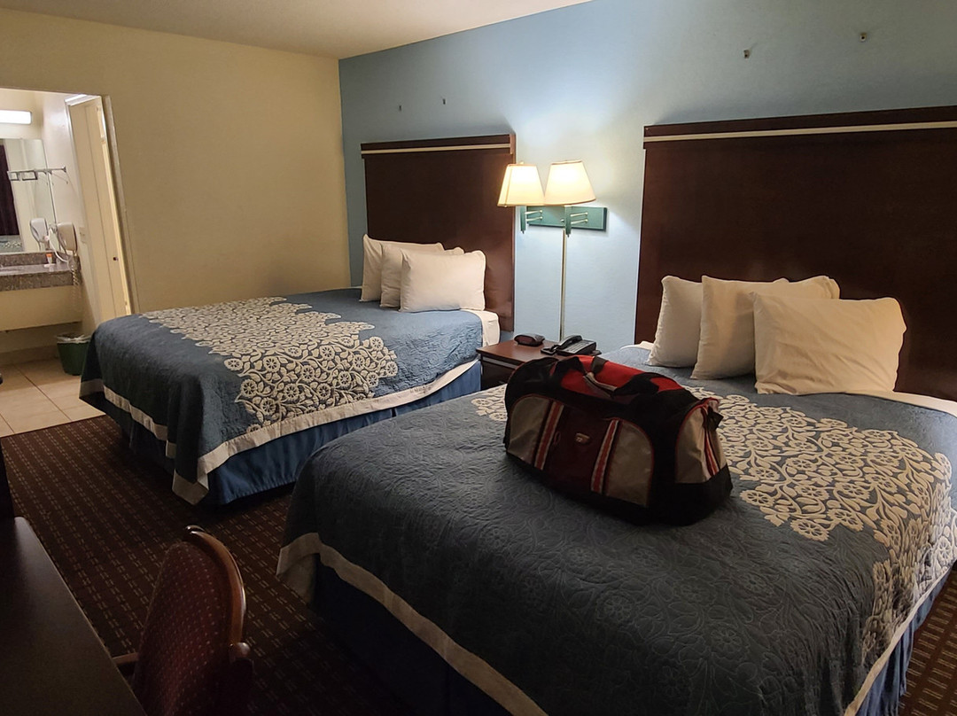 Hamilton Inn Jonesville NC主图