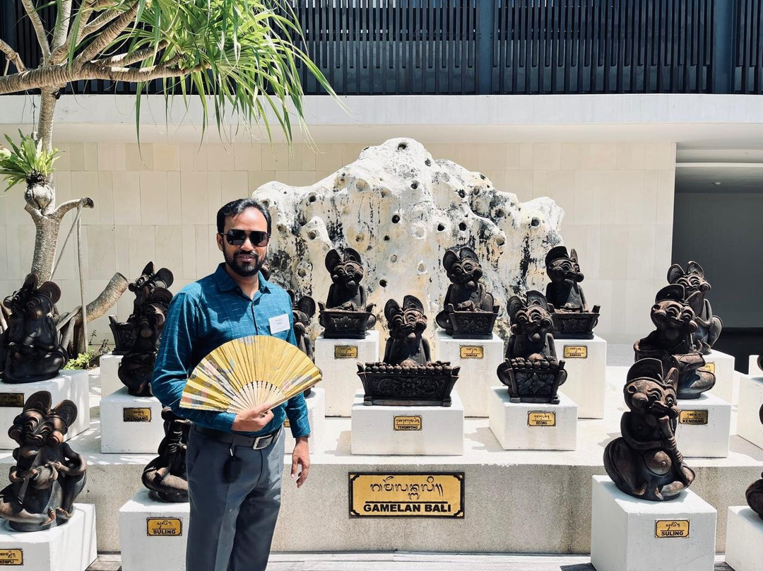 巴厘安瓦亚海滩度假酒店主图