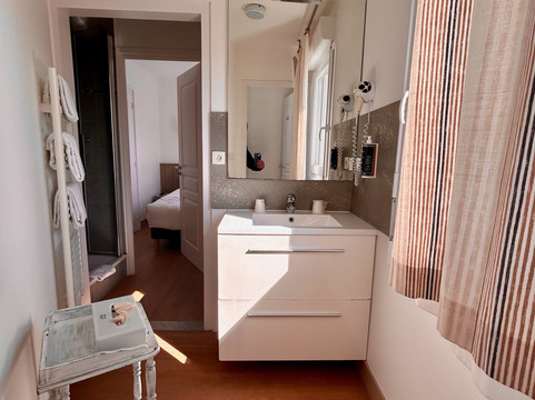 佩罗斯拉尼永英式酒店主图