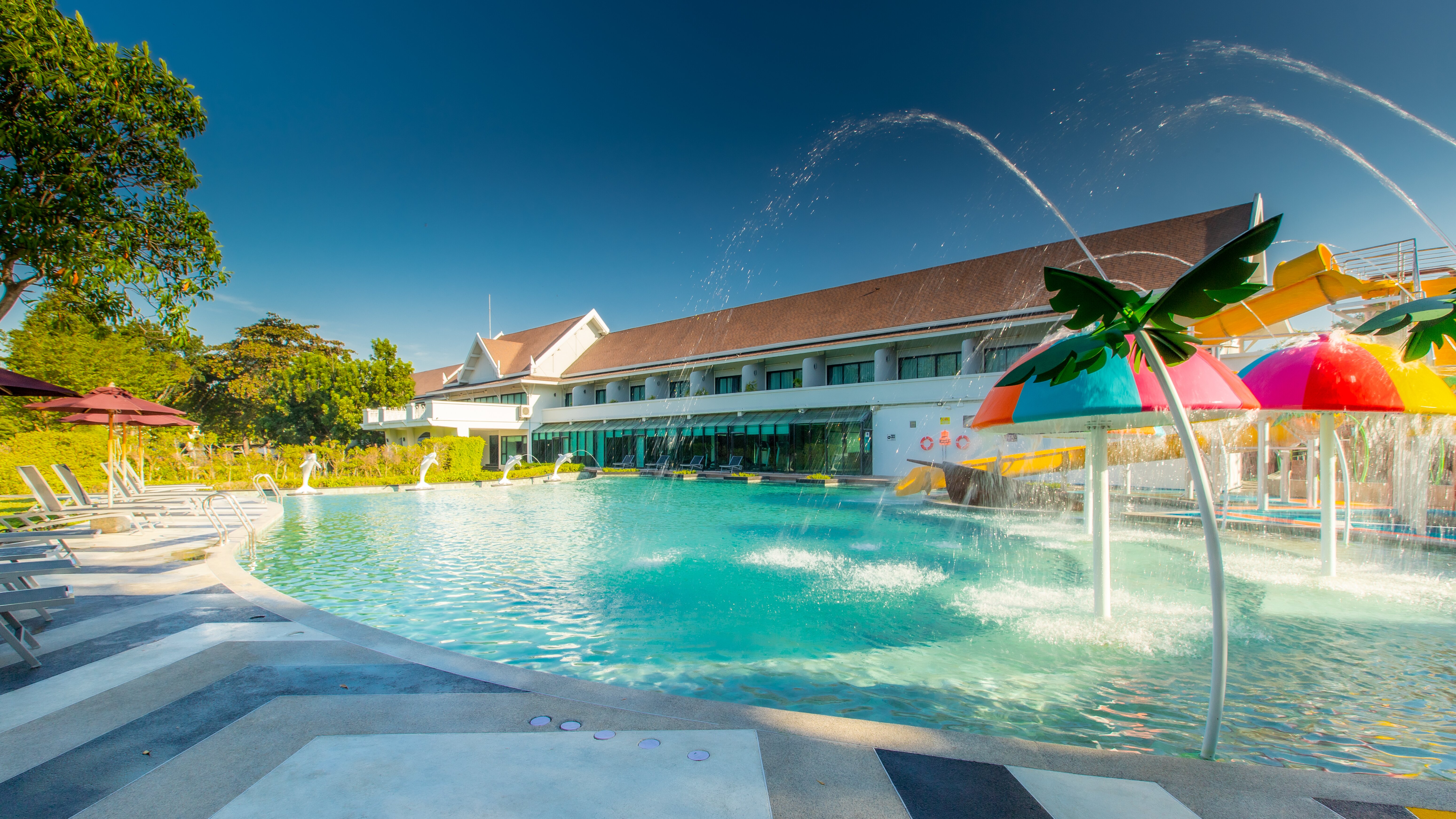 Bangsaen Heritage Hotel-泳池