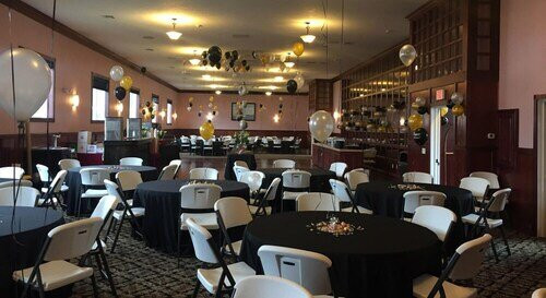 麦基诺海滩海湾套房酒店主图