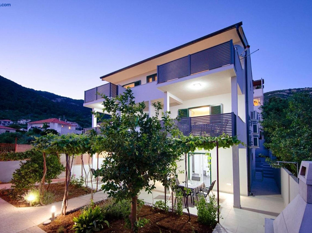 Apartmani Dule Komiza