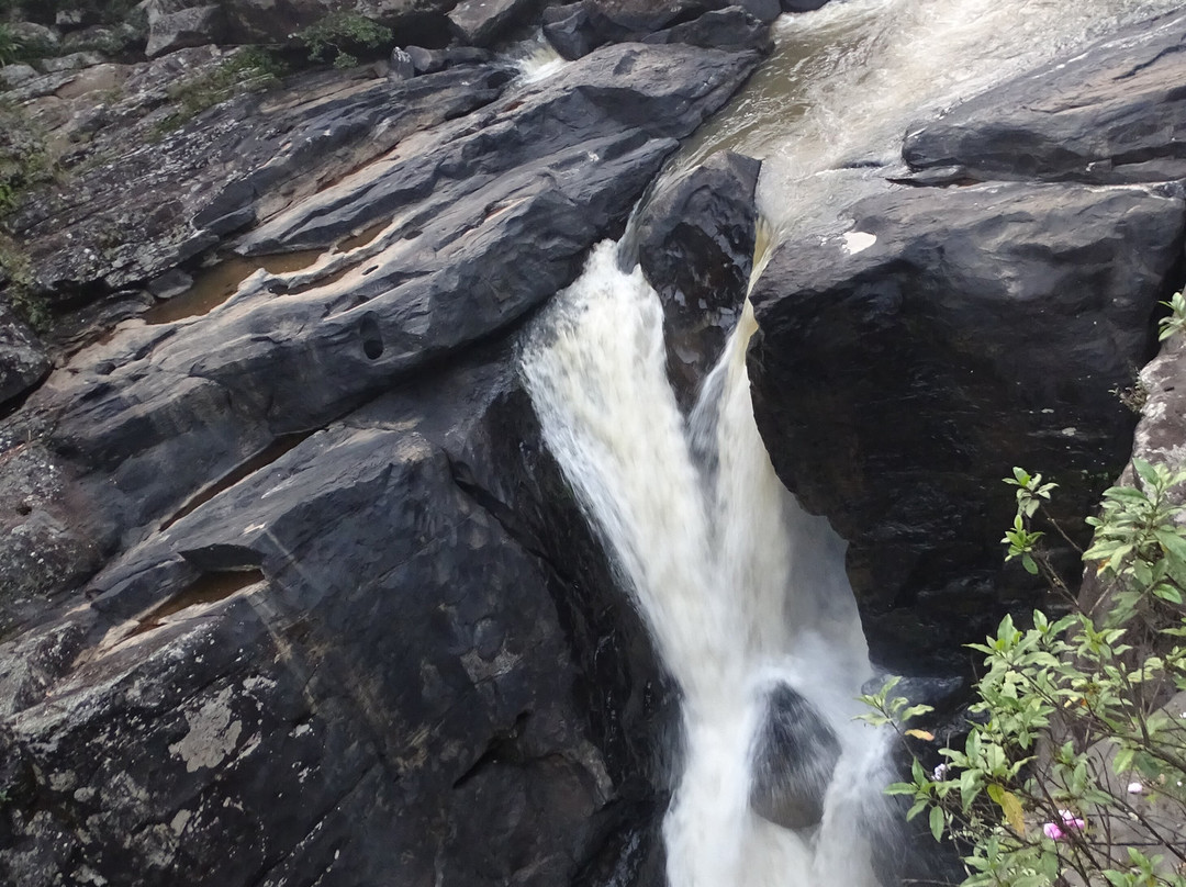Cascade Andriamamovoka景点图片