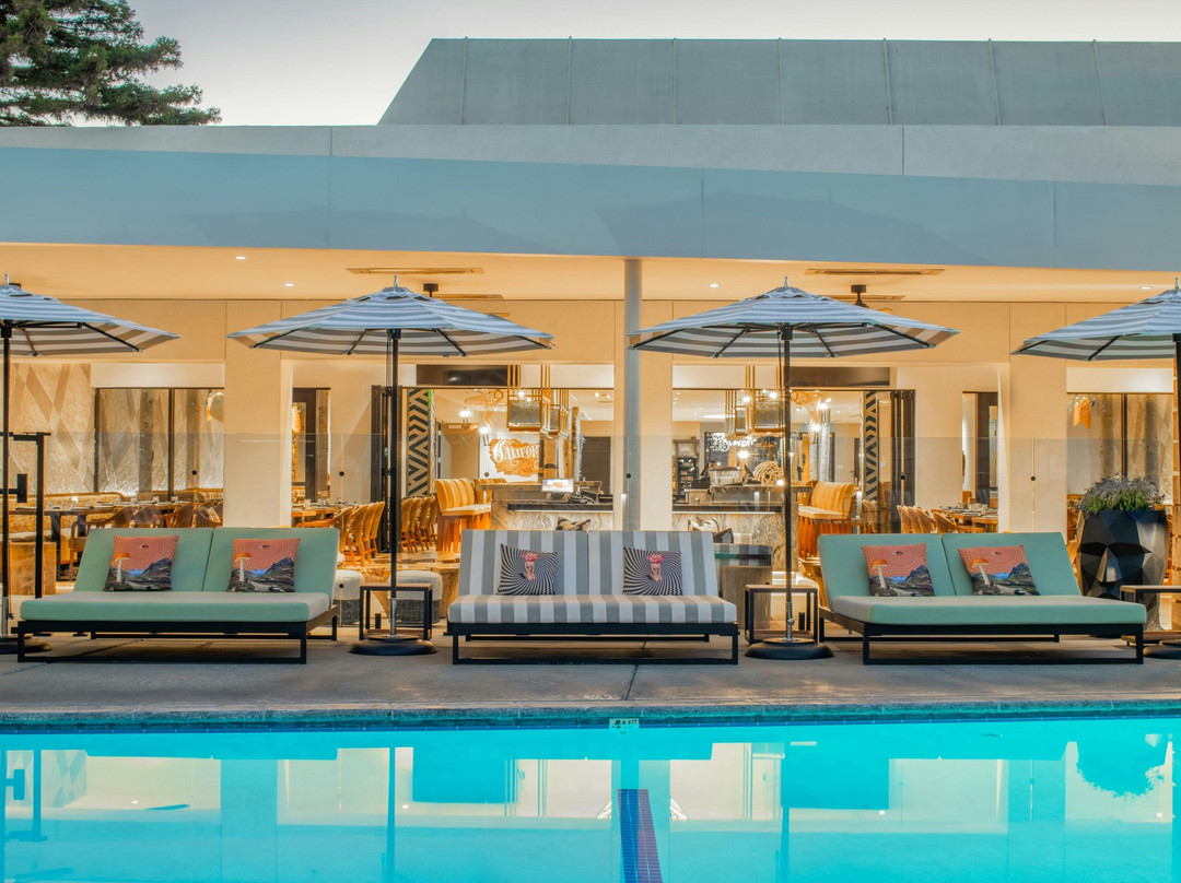 帕拉多克斯酒店