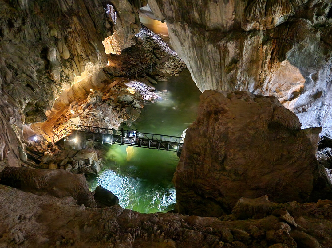 Clearwater / Wind Show Caves-姆鲁国家公园必去景点