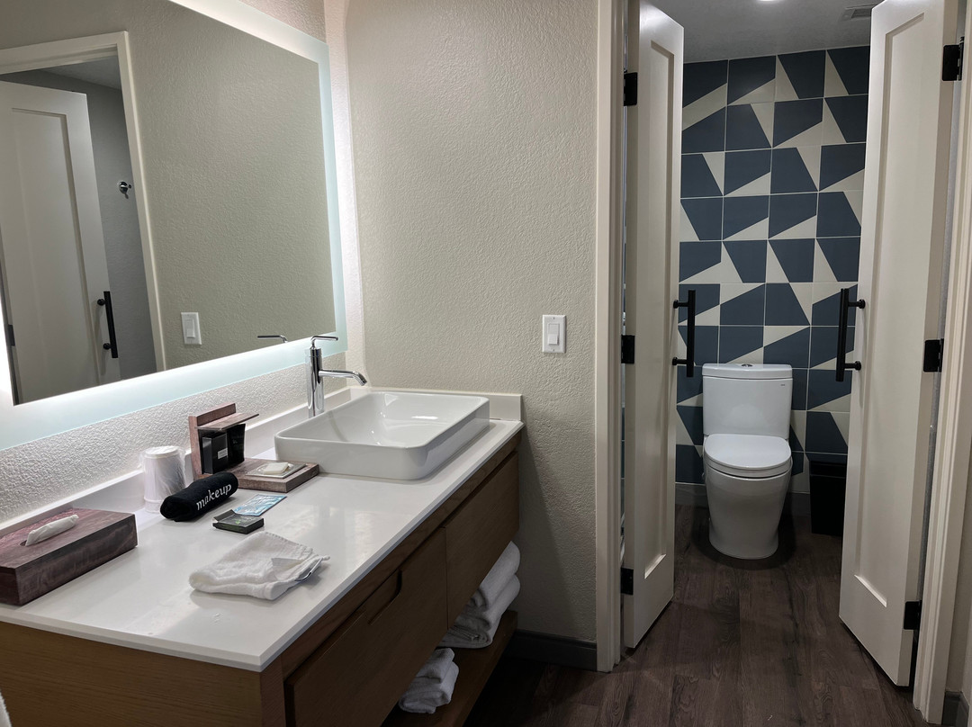 广场套房酒店主图