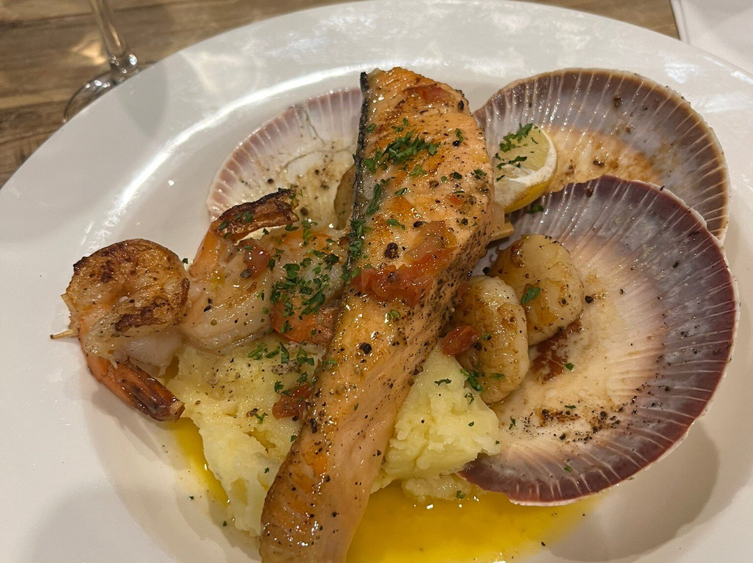 Akiras Cafe & Restaurant