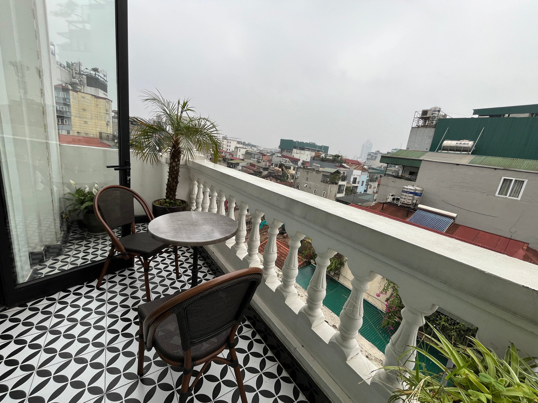 May De Ville Crown Hotel