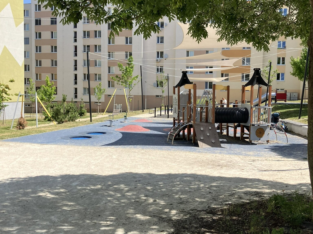 Städtischer Kinderspielplatz Michalska-Hlohovec必去景点