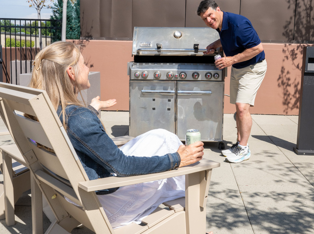 One Lakeside Hotel主图